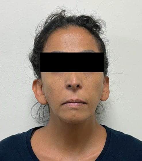 Una mujer involucrada en la muerte de una madre de familia de la tercera edad y su hijo, en el municipio de Mina, fue detenida por elementos de la Agencia Estatal de Investigaciones y vinculada a proceso.