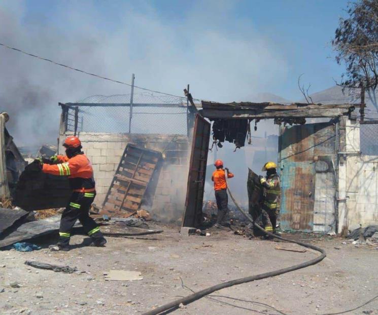 Se incendian tejabanes en Santa Catarina