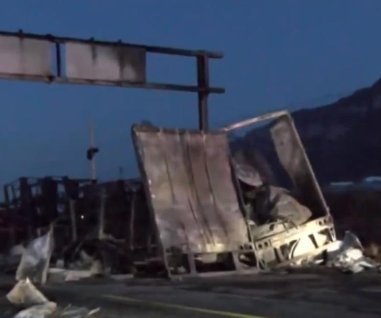 Abren carretera Mty-Saltillo tras choque entre tráileres