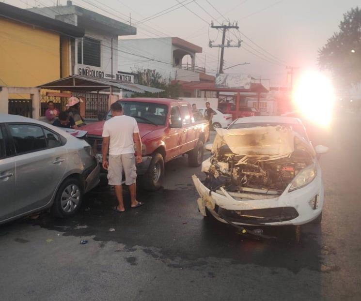 Choque deja lesionada a conductora en Burócratas Municipales