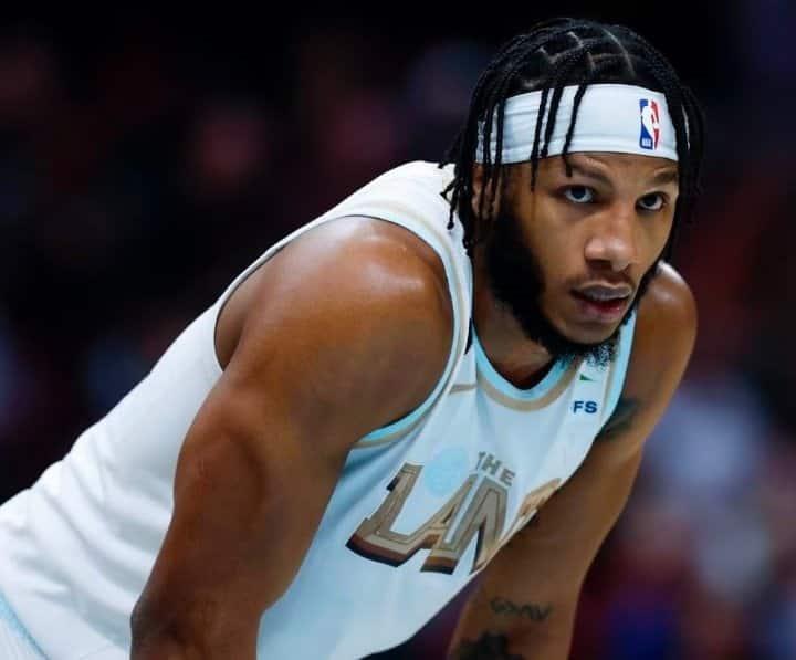 Lamar Stevens refuerza a los Celtics de Boston