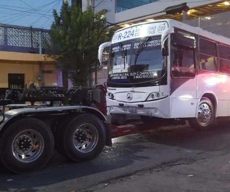 Deja camionazo 5 lesionados