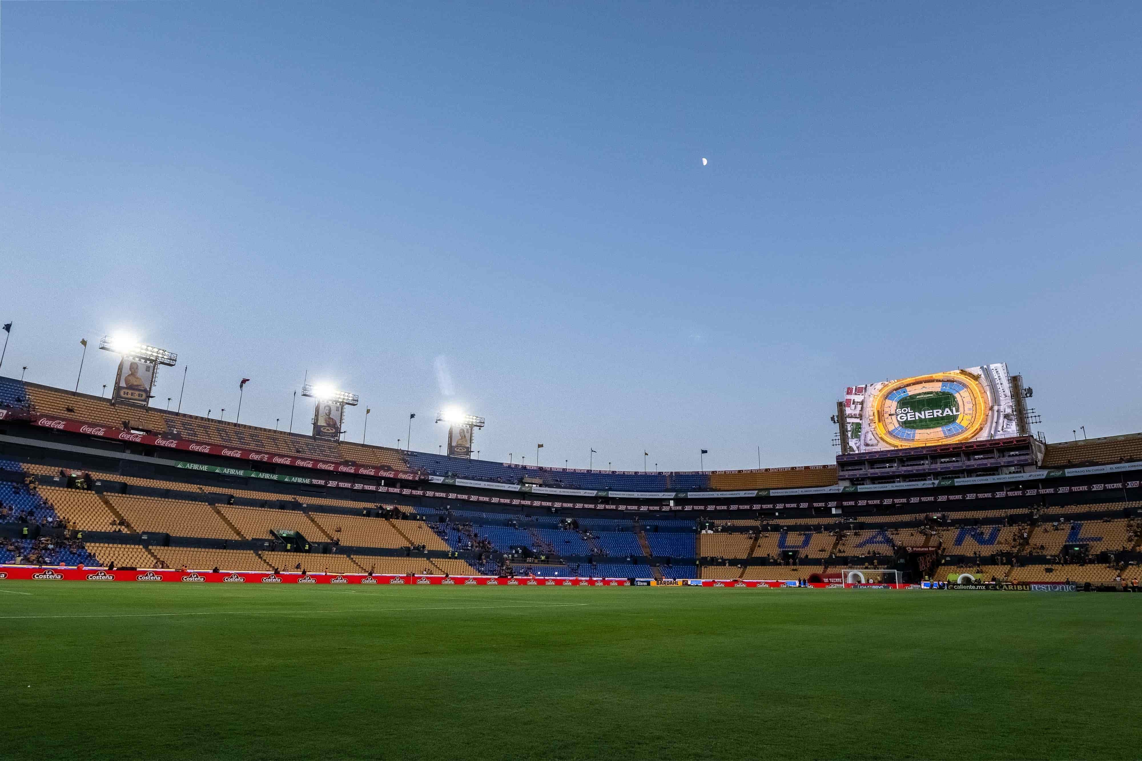 Estadio Universitario.