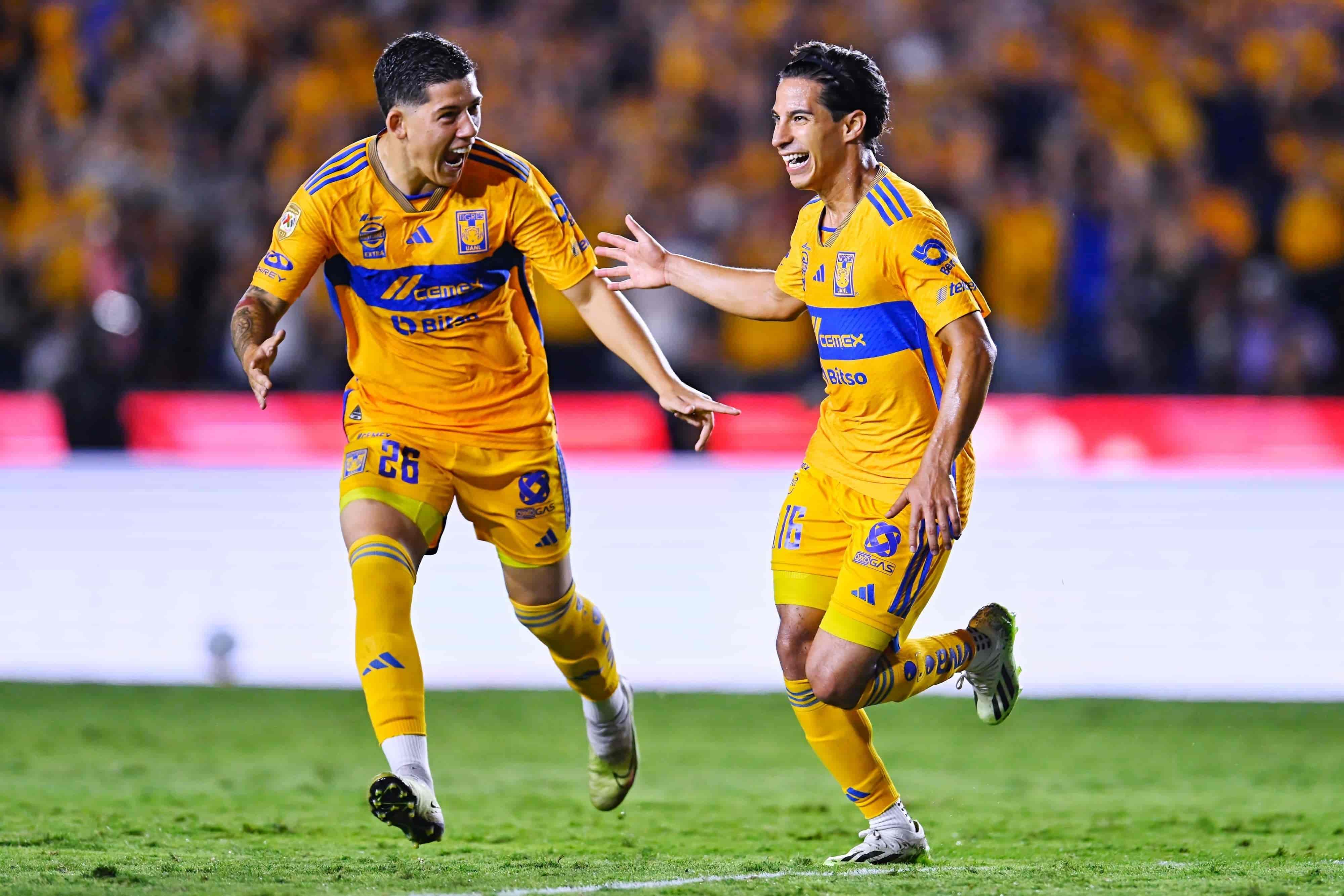 Diego Lainez anota su primer gol como felino.