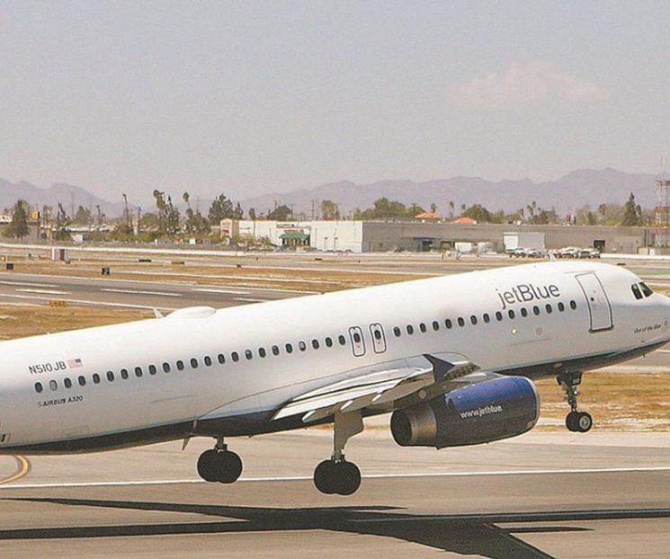 Avión sufre fuerte turbulencia; 8 hospitalizados