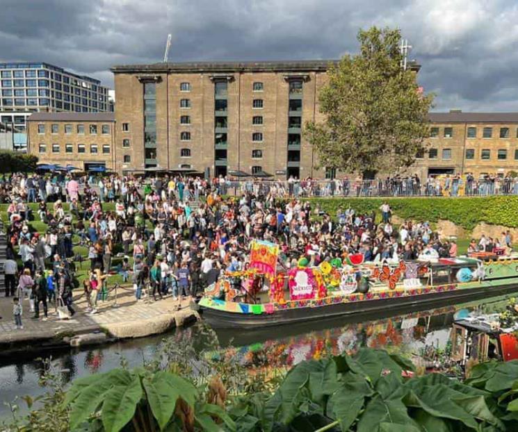 Trajinera de Xochimilco por primera vez canales de Londres