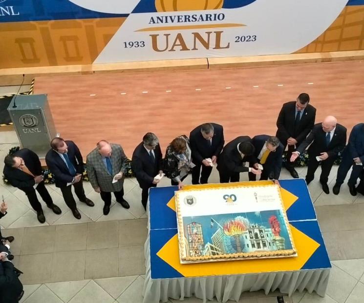 Celebran los 90 años de la UANL con Las Mañanitas Celebran los 90 años de la UANL con Las Mañanitas