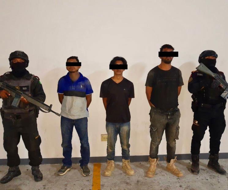 Caen con armas largas, droga y ponchallantas
