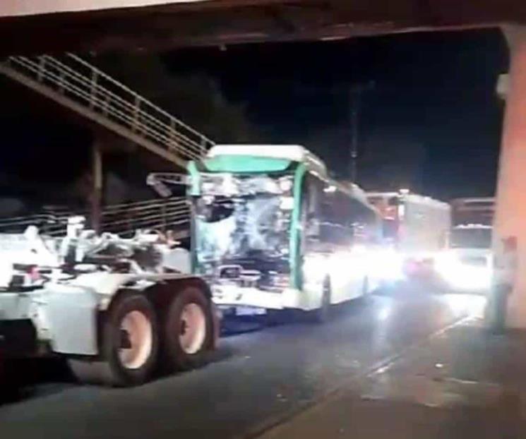 Choque entre ruta urbana y transmetro deja 4 heridos en SN