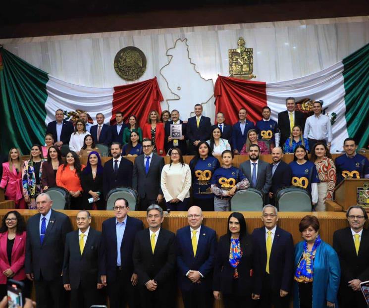 Rinde Congreso local homenaje a la UANL