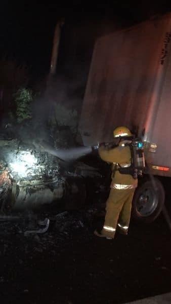 Arde cabina de tráiler en la Nacional