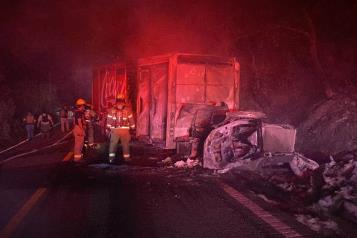 Limpian la zona afectada por narcobloqueos