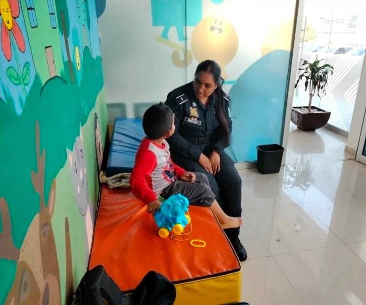 Rescatan a niño de 4 años que vagaba en la calle