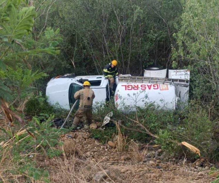 Vuelca pipa de gas en Allende
