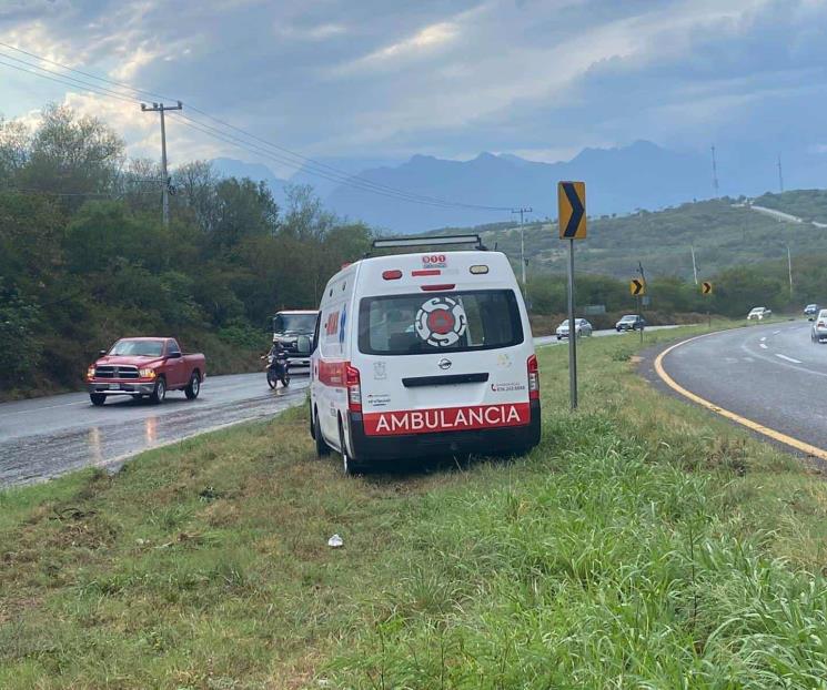 Deja volcadura dos lesionados