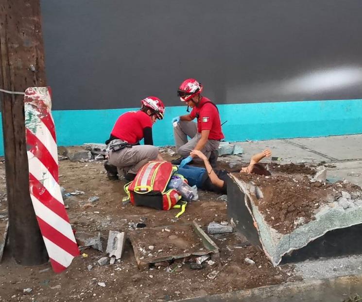 Atropella camioneta a dos cocineros en Monterrey