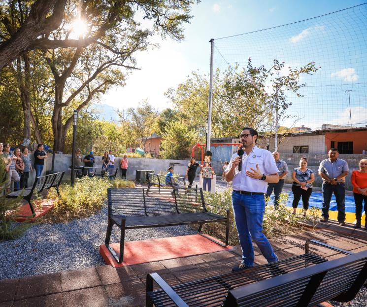 Transforma Santiago terreno baldío en una plaza