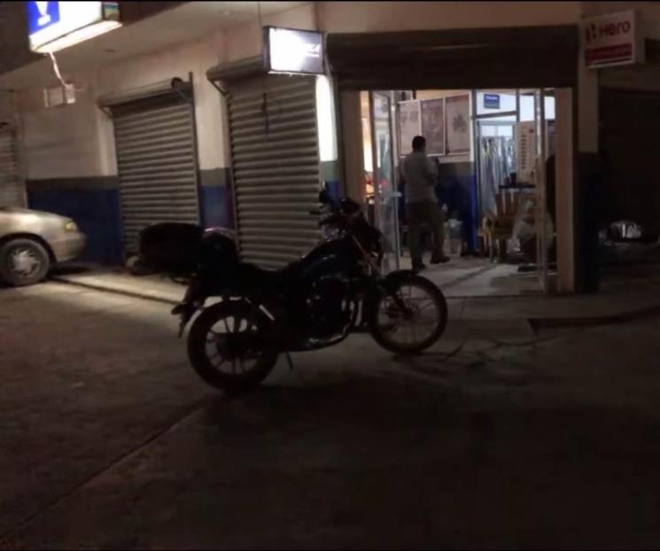 Se estrella auto contra taller de motos en Montemorelos Se estrella auto contra taller de motos en Montemorelos