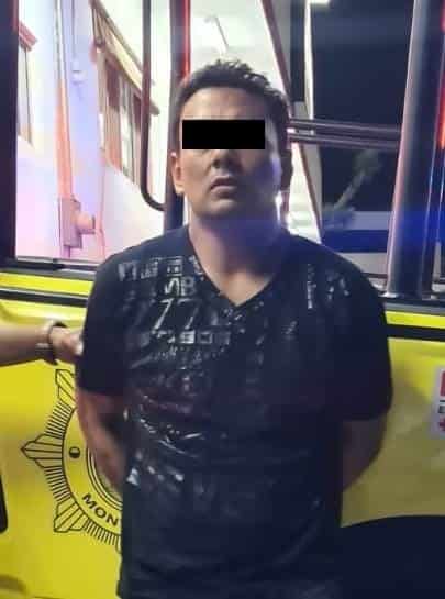 Tras golpear a una pareja que salía de cenar de una taquería, dos hombres fueron detenidos por oficiales de la Policías de Monterrey, la madrugada de ayer en la Colonia Residencial Cumbres Las Palmas.