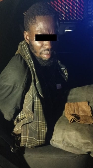 Un haitiano fue detenido por oficiales de la Policía de Monterrey, al presuntamente agredir a golpes a un niño sin motivo aparente, en el centro de la ciudad.