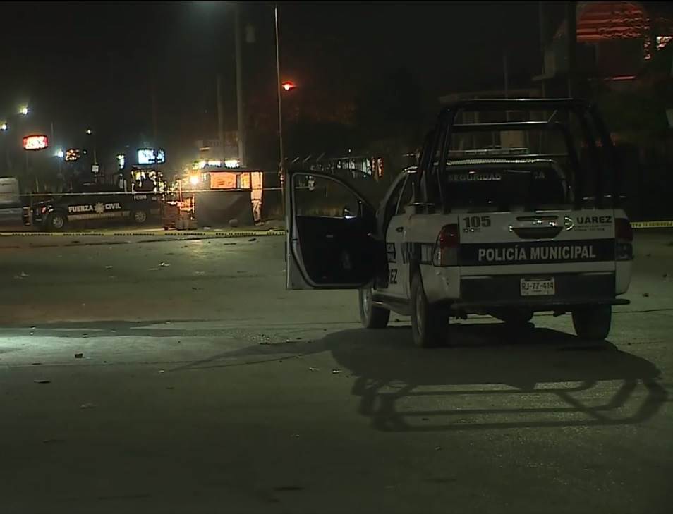 Un hombre fue ejecutado de varios balazos, cuando salía de su domicilio en la Colonia Praderas de San Juan, en el municipio de Juárez.