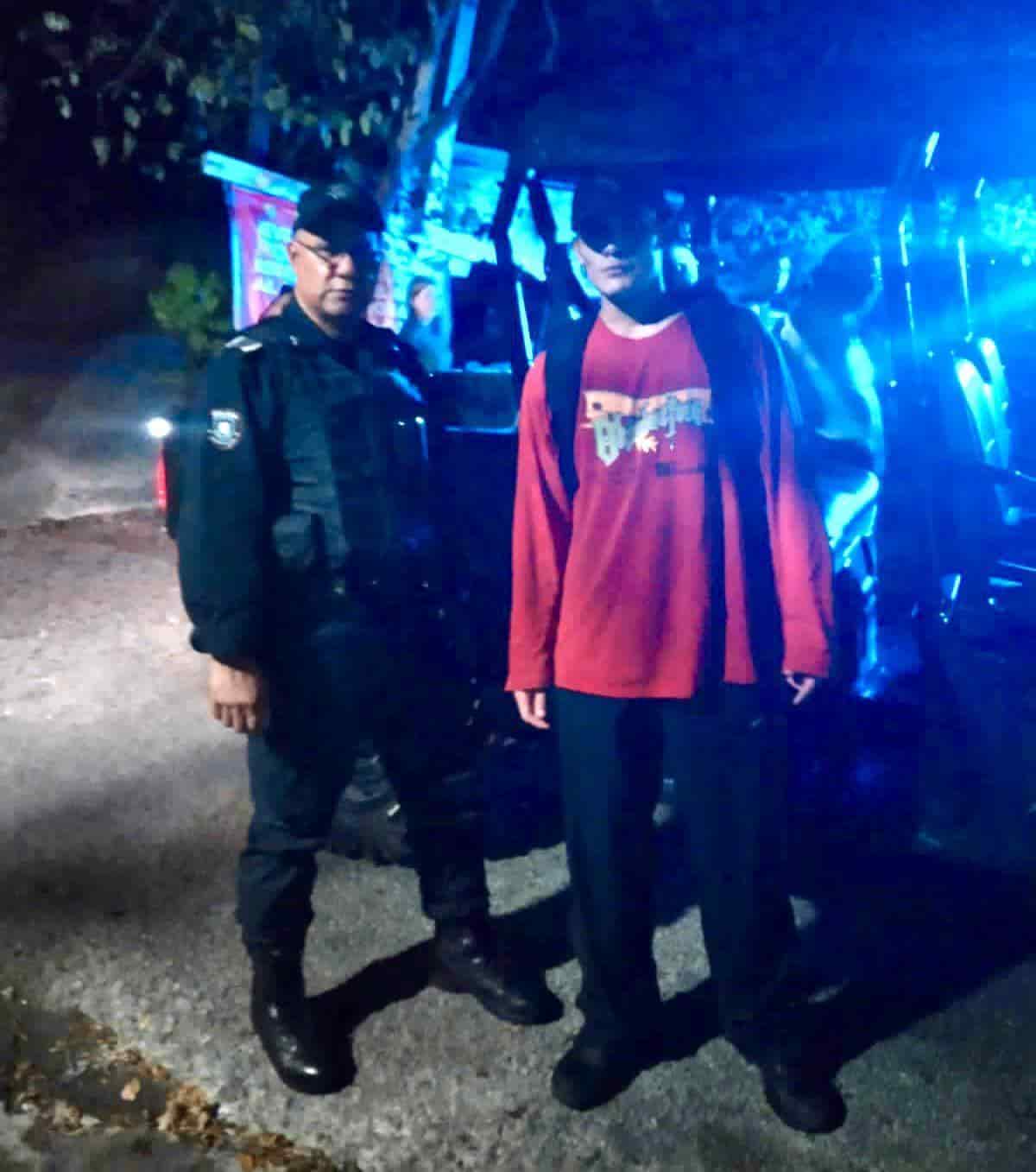 Elementos de Protección Civil, rescataron durante la noche del sábado, a un senderista que se encontraba extraviado a dos mil metros de altura, en el Cerro de la Silla, municipio de Guadalupe.