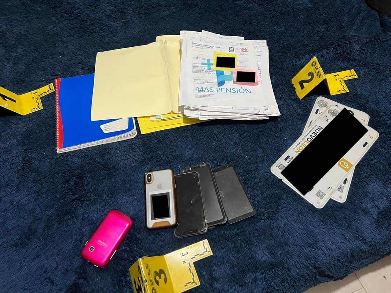 Tras denuncias de fraude en la gestión de incrementos en el monto de pensión del IMSS contra una empresa Más Pensión que se anunciaba en redes sociales, la Fiscalía General de Justicia de Nuevo León cateó dos domicilios en el municipio de Apodaca, donde arrestaron a una persona y aseguraron dinero, papelería y dos autos.