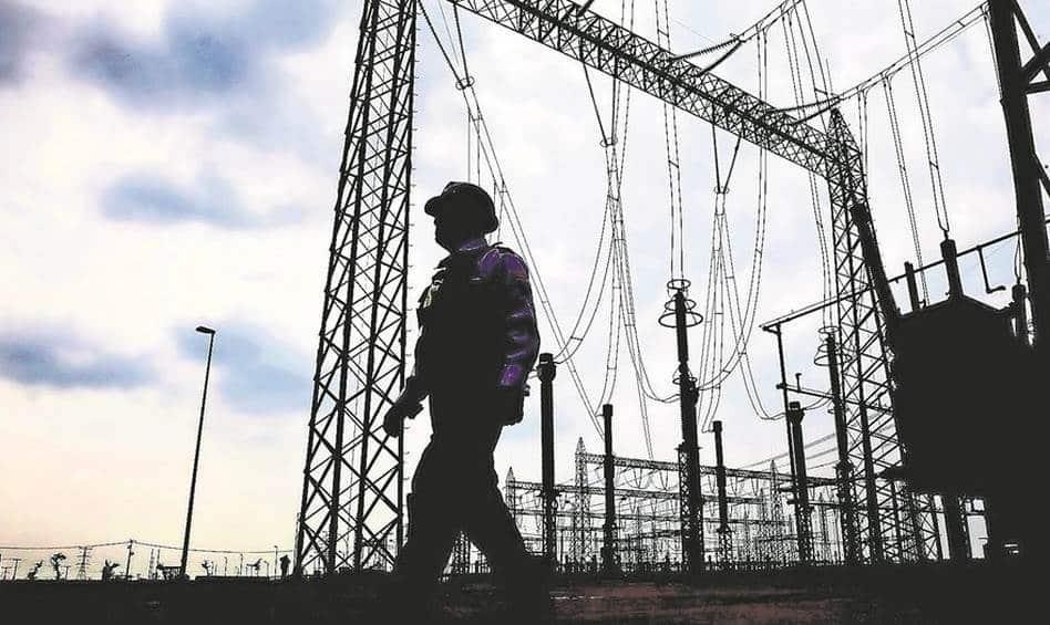 Recompra CFE deuda por 877 mdd; ahorros van para nearshoring