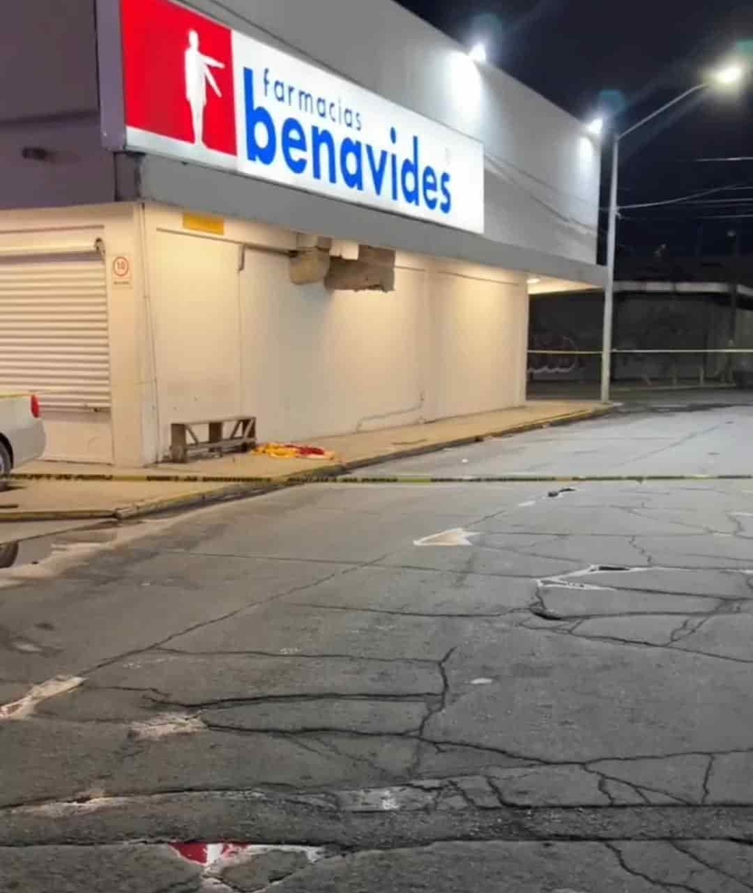 Un hombre fue atacado a balazos por al menos dos moto-sicarios, quienes al darse a la fuga hirieron a una víctima inocente, al oriente de la ciudad.