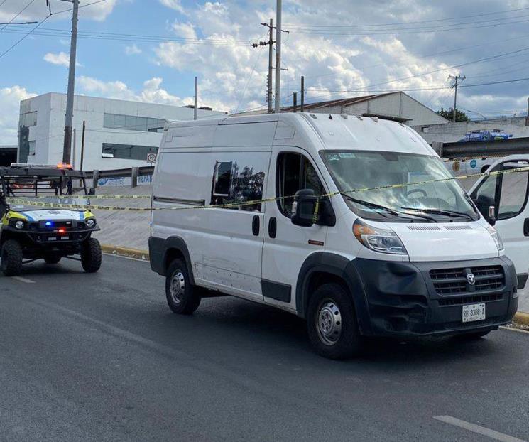Sale de paseo en camioneta robada