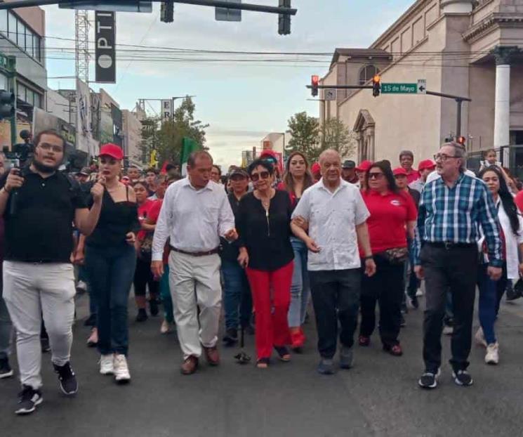 Marchan en el Centro de Monterrey por 2 de octubre