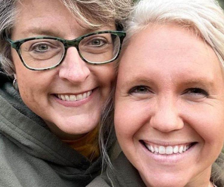 Alumna se casa con profesora del colegio en EU