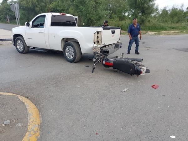Termina motociclista herido en choque