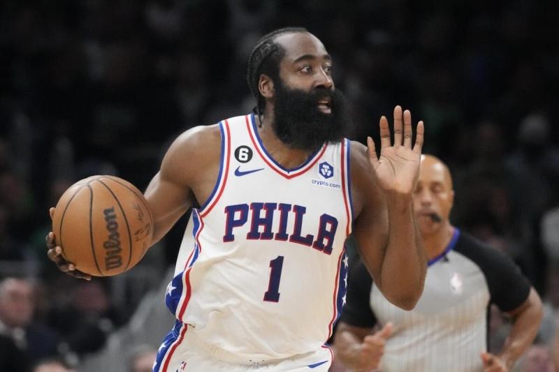 James Harden ya entrena con Filadelfia 