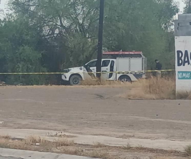 Encuentran cadáver frente a barda en Salinas Victoria