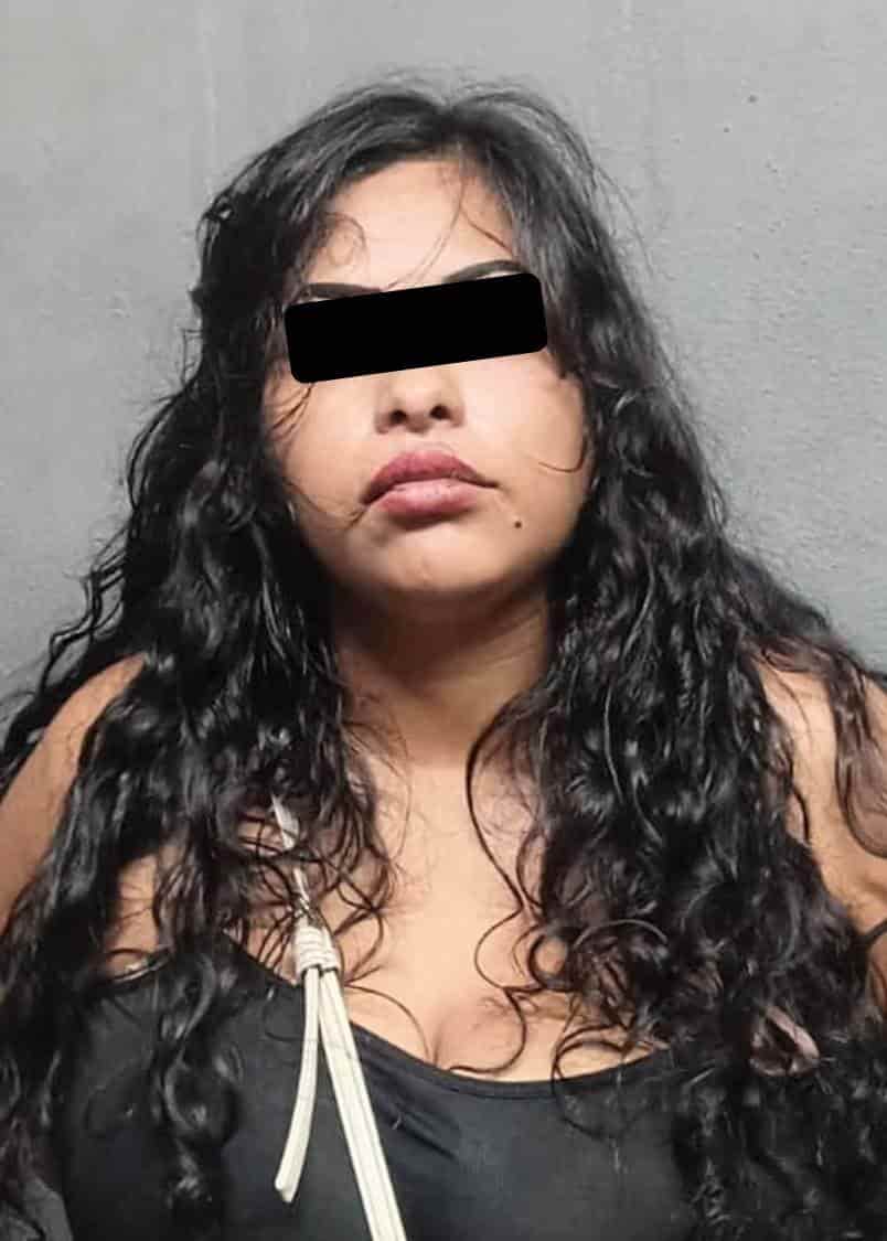 Dos presuntas narcomenudistas y un hombre que portaba una pistola, fueron detenidos por policías de la Guardia de Proximidad de Apodaca, cuando fueron sorprendidos discutiendo y empujándose en calles del centro del municipio.