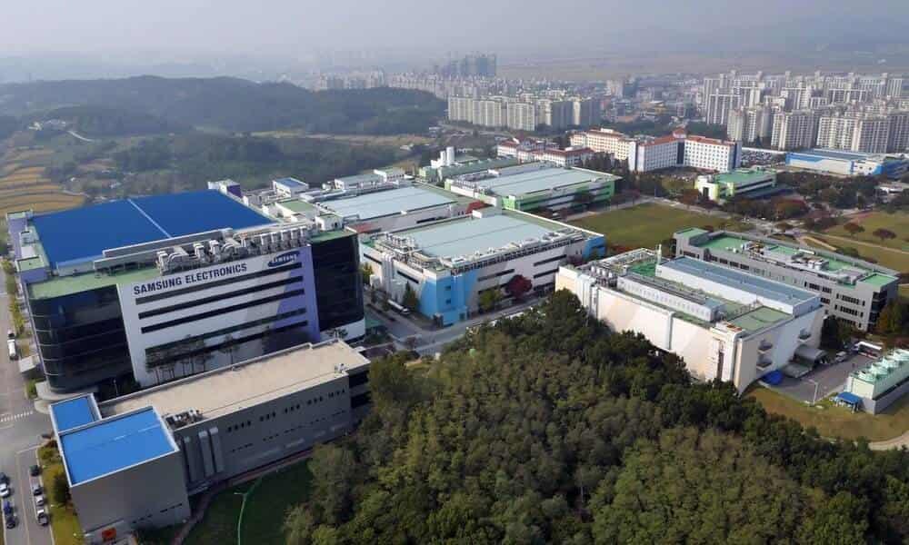 Samsung recortará más la producción de semiconductores
