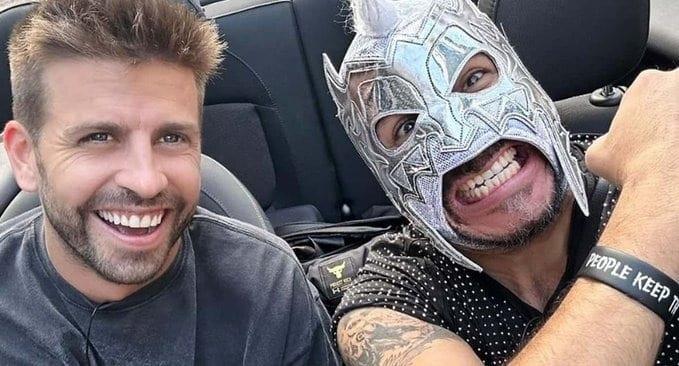 Gerard Piqué pasea por Barcelona con el Escorpión Dorado