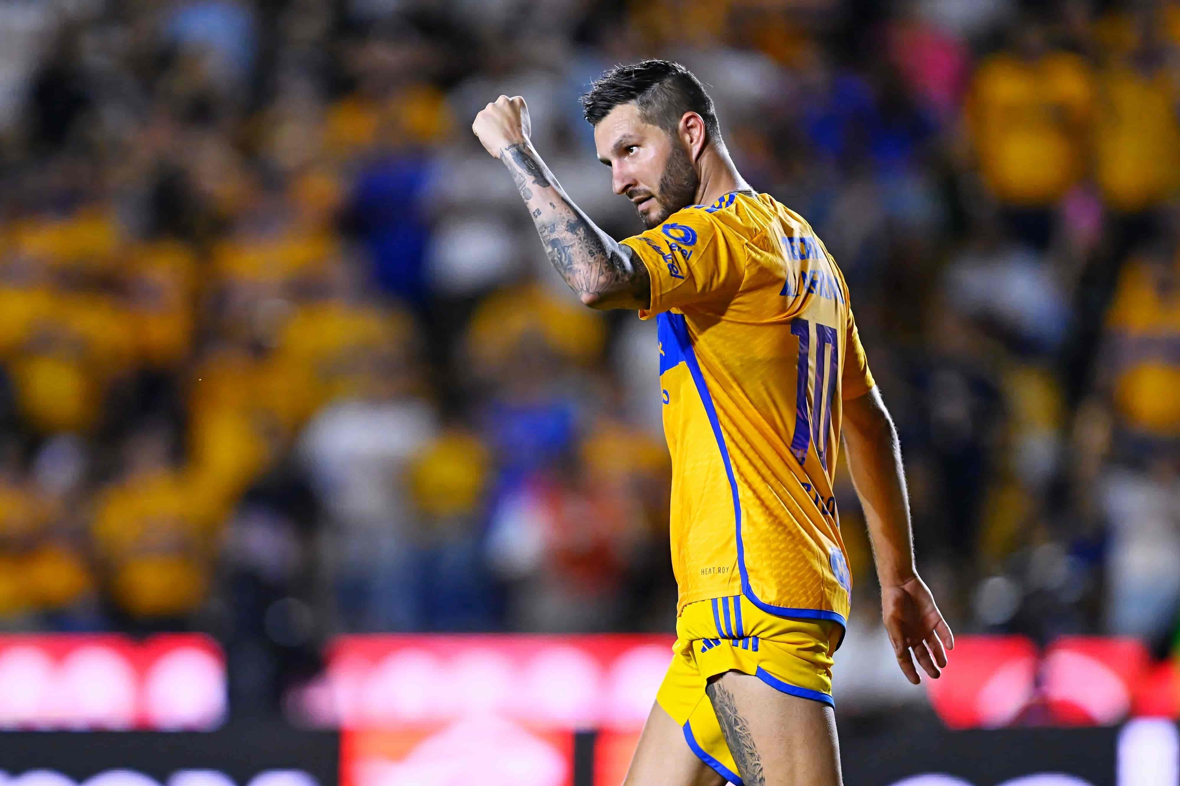 André Pierre Gignac hace el 2-1.
