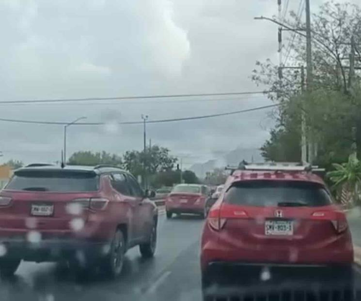 Llegan lluvias al área metropolitana.
