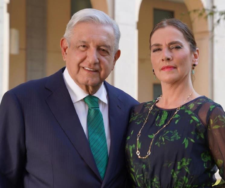 Beatriz Gutiérrez y AMLO aportan 250 pesos a Alazraki