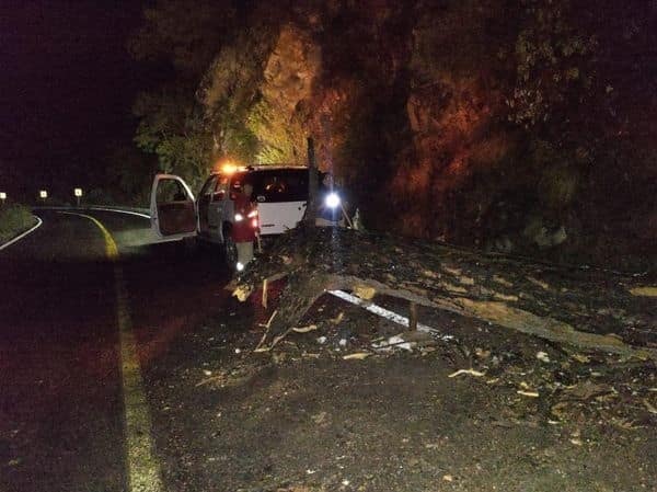 Las lluvias registradas en las últimas horas ocasionaron deslaves en la Carretera de Linares a Galeana, al sur de Nuevo León.