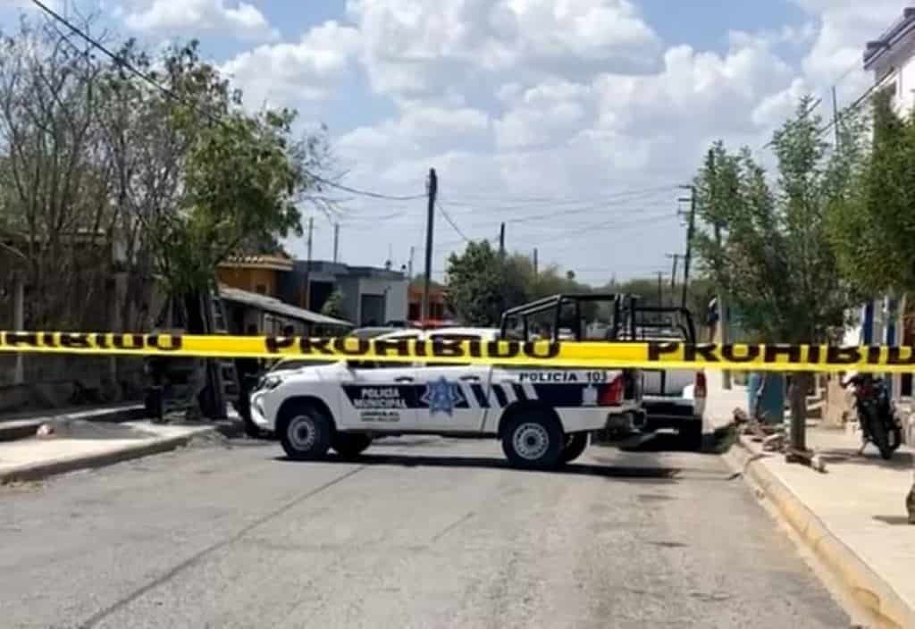 Unidades de la policía preventiva de Linares, se concentraron en la Colonia Fomerrey Las Huertas, al reportarse un ataque a balazos contra la fachada de una de las viviendas.