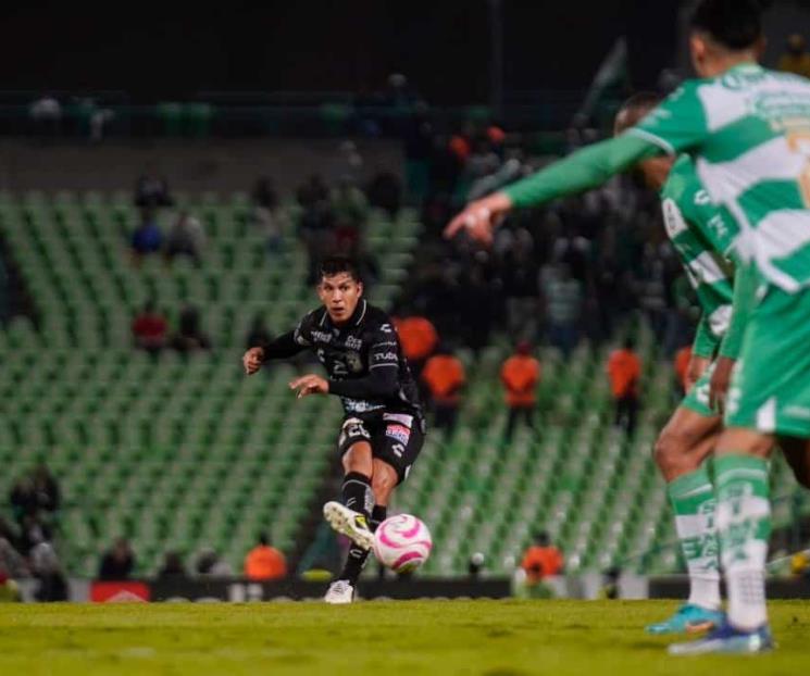 Vence León a Santos en Torreón