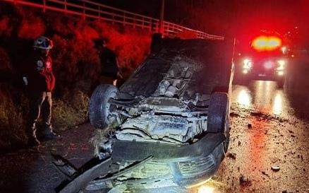 Vuelca conductor en Montemorelos; se retira del lugar