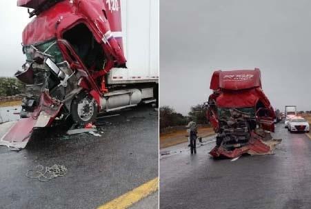 Arroja choque de tráileres a operador herido Arroja choque de tráileres a operador herido