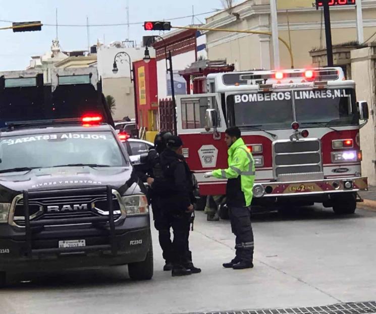 Choca automóvil con unidad de Fuerza Civil en Linares