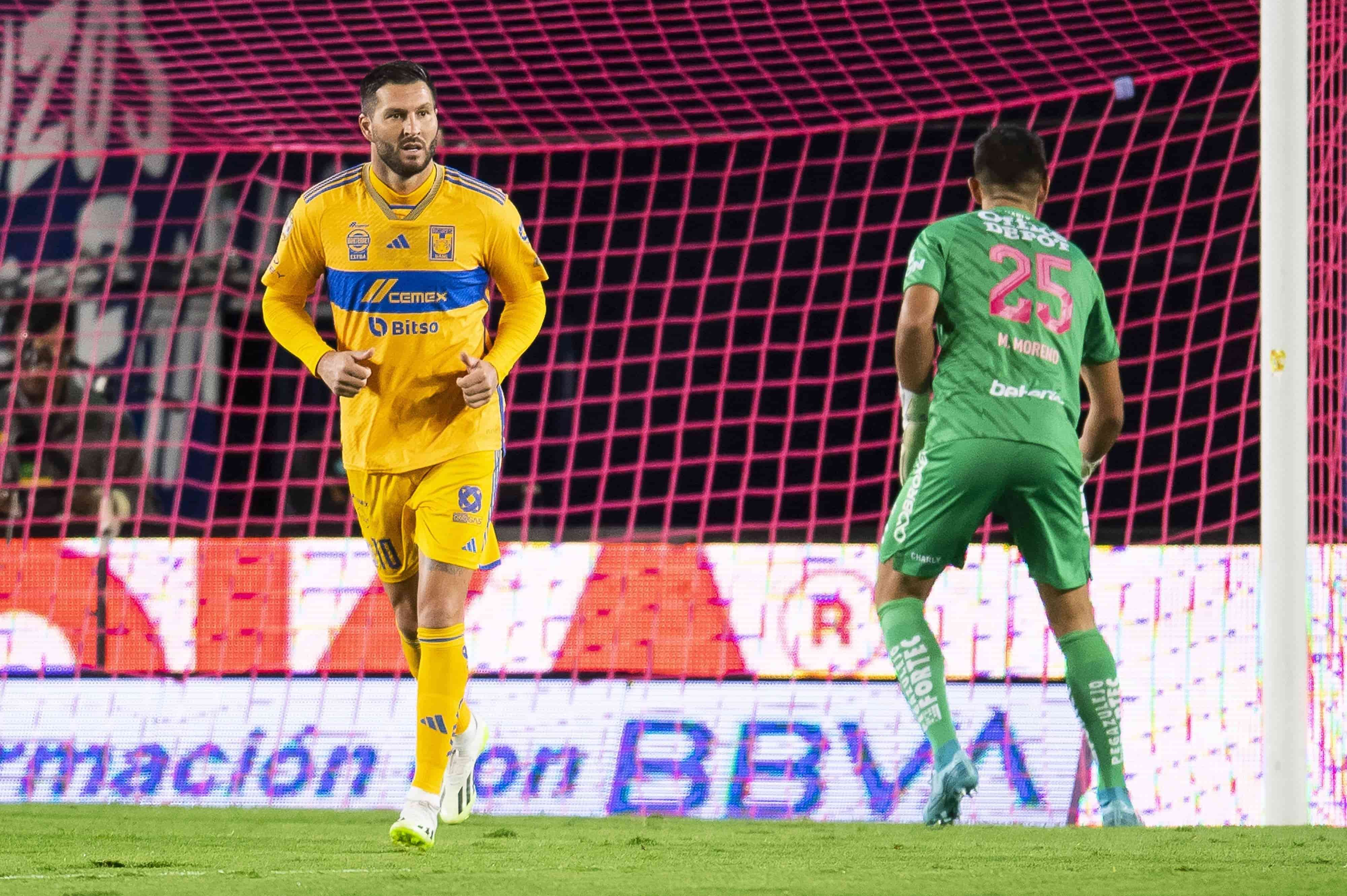 André Pierre Gignac anota por la vía penal.