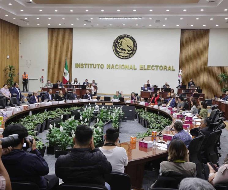 Denuncian irregularidades en INE por más de 224 mdp