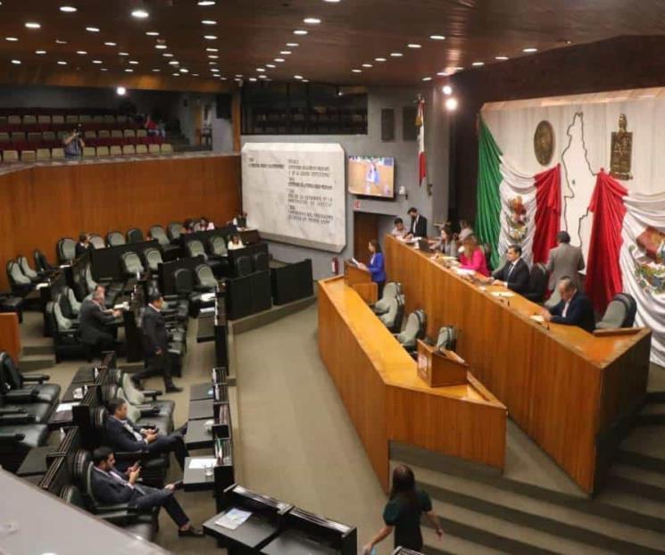 Sigue en análisis renuncia de Alhinna